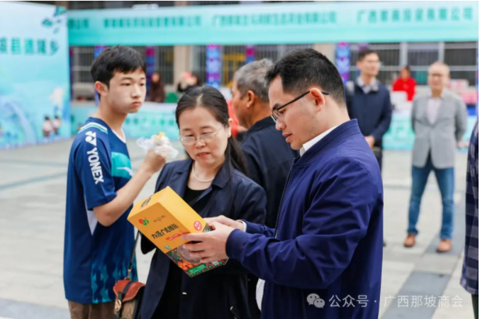 1716775928485970.png 朴诚公司张总查看那坡产品.png